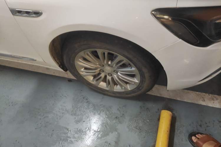Used Buick LaCrosse 2018 20T Elite Edition Right Front Wheel Hub