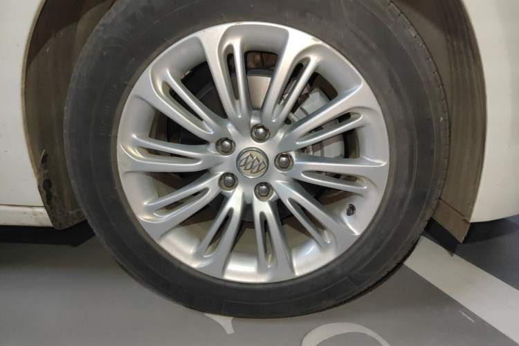Used Buick LaCrosse 2018 30H Luxury Edition Right Front Wheel Hub