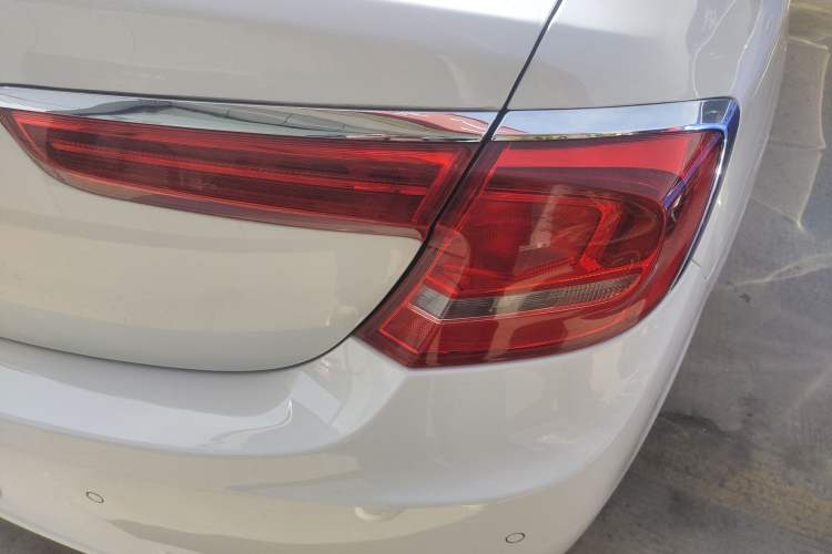 Used Buick LaCrosse 2018 20T Elite Edition Right Rear Taillight