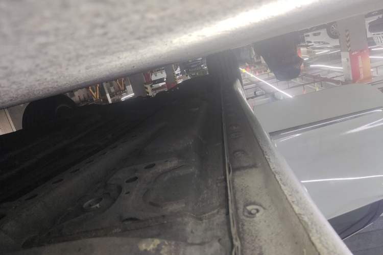 Used Buick LaCrosse 2018 30H Elite Edition Right Side Sill