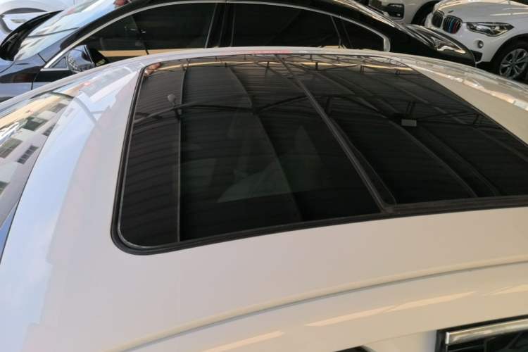 Used Buick LaCrosse 2018 30H Elite Edition Roof