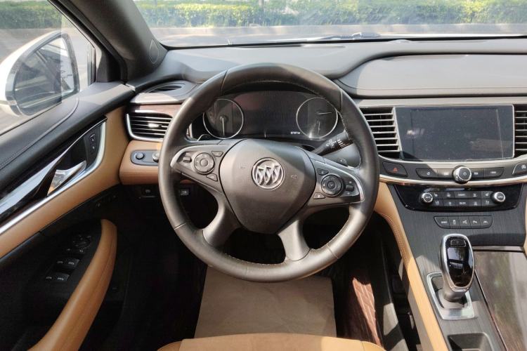 Used Buick LaCrosse 2018 20T Luxury Model Steering Wheel