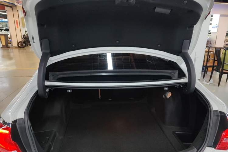 Used Buick LaCrosse 2018 20T Luxury Model Trunk