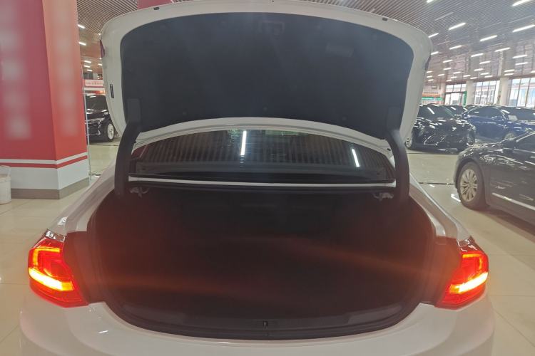Used Buick LaCrosse 2018 28T Luxury Model Trunk