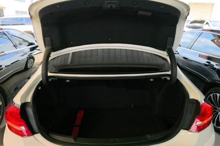 Used Buick LaCrosse 2018 30H Elite Edition Trunk