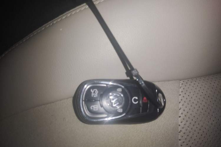 Used Buick LaCrosse 2018 30H Elite Edition Vehicle Key