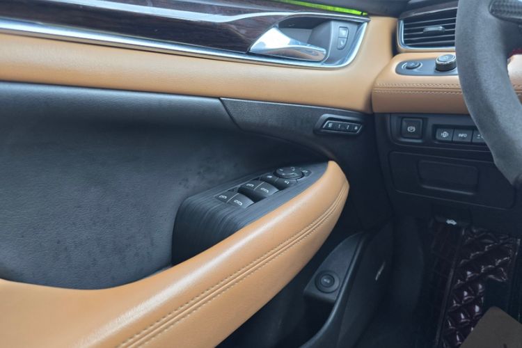 Used Buick LaCrosse 2018 28T Luxury Model Interior 1
