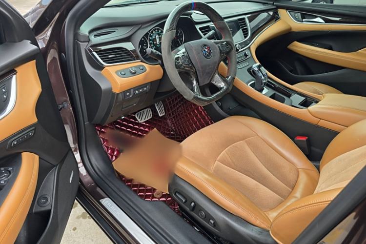 Used Buick LaCrosse 2018 28T Luxury Model Interior 8