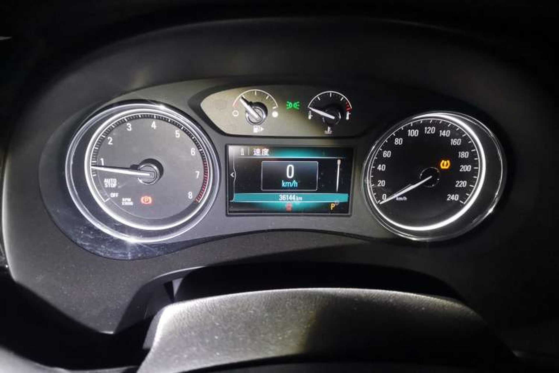 Used Buick LaCrosse 2018 20T Elite Edition Odometer Close Up