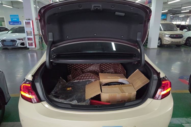 Used Buick LaCrosse 2018 28T Luxury Model Trunk