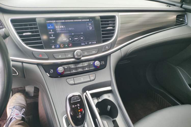 Used Buick LaCrosse 2019 28T Luxury Version Audio And AC Panel