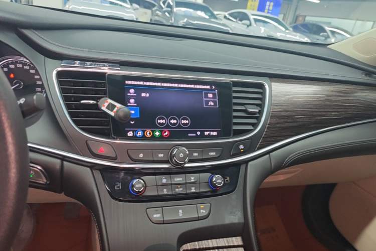 Used Buick LaCrosse 2019 28T Elite Edition Audio And AC Panel