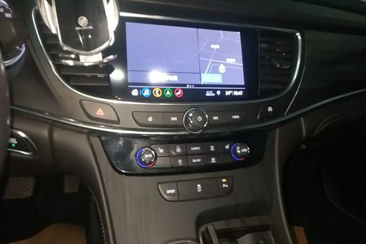 Used Buick LaCrosse 2019 28T Luxury Version Audio And AC Panel
