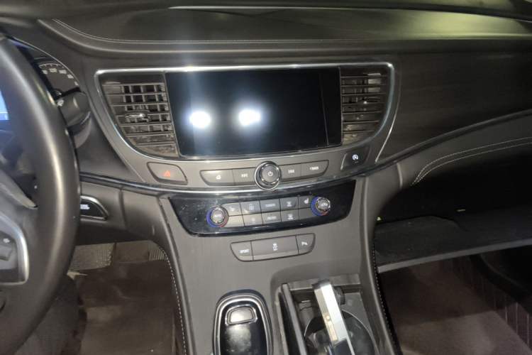 Used Buick LaCrosse 2019 28T Luxury Version Audio And AC Panel