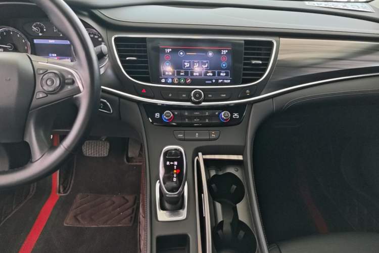 Used Buick LaCrosse 2019 28T Luxury Version Audio And AC Panel