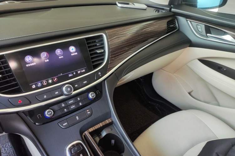 Used Buick LaCrosse 2019 28T Elite Edition Audio And AC Panel