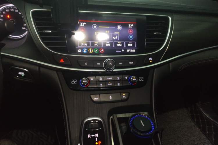 Used Buick LaCrosse 2019 28T Luxury Version Audio And AC Panel