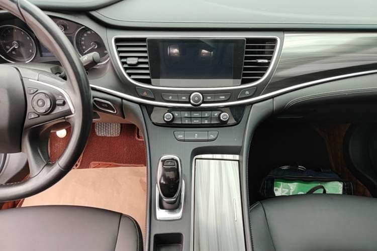 Used Buick LaCrosse 2019 28T Luxury Version Audio And AC Panel