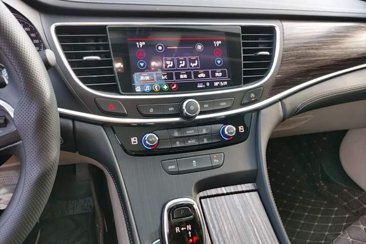 Used Buick LaCrosse 2019 28T Elite Edition Audio And AC Panel