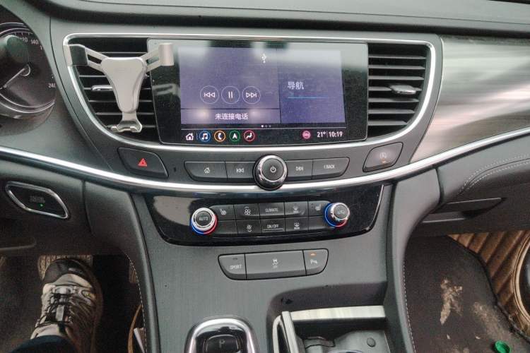 Used Buick LaCrosse 2019 28T Luxury Version Audio And AC Panel