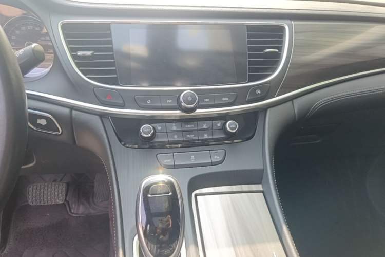 Used Buick LaCrosse 2019 28T Luxury Version Audio And AC Panel