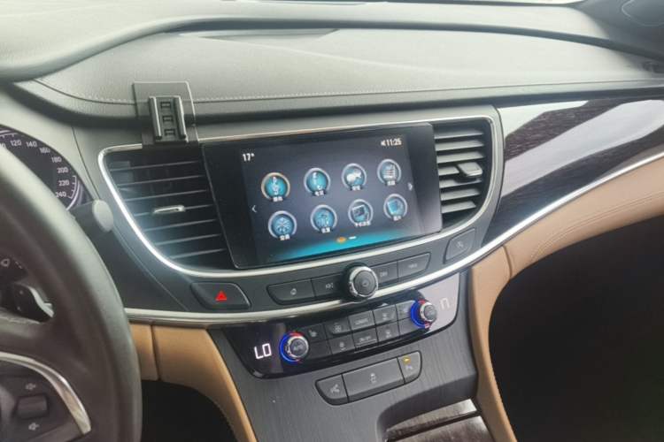 Used Buick LaCrosse 2019 28T Elite Edition Audio And AC Panel