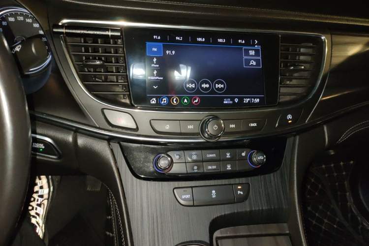 Used Buick LaCrosse 2019 28T Luxury Version Audio And AC Panel