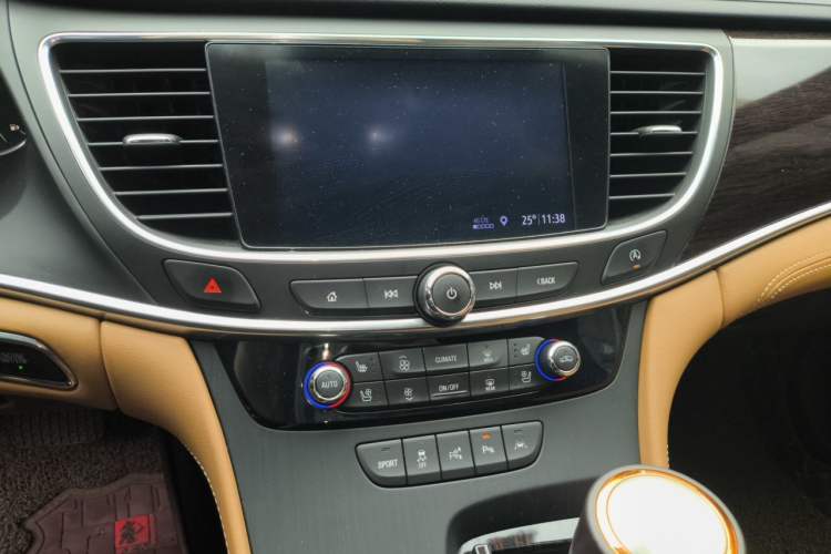 Used Buick LaCrosse 2019 28T Prestige Model Audio And AC Panel