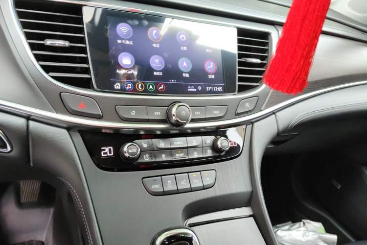 Used Buick LaCrosse 2019 28T Luxury Version Audio And AC Panel
