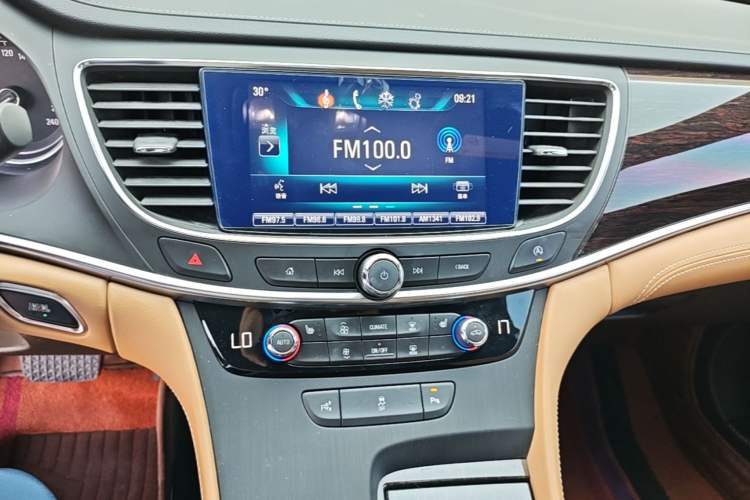 Used Buick LaCrosse 2019 28T Elite Edition Audio And AC Panel