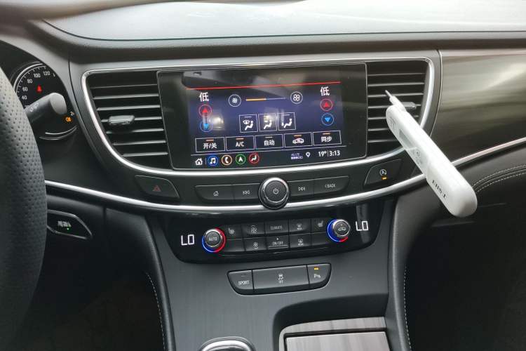 Used Buick LaCrosse 2019 28T Luxury Version Audio And AC Panel