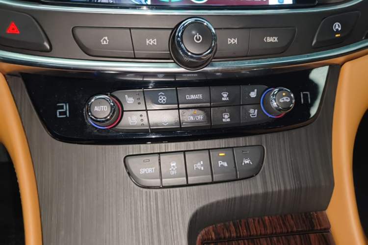 Used Buick LaCrosse 2019 28T Prestige Model Audio And AC Panel