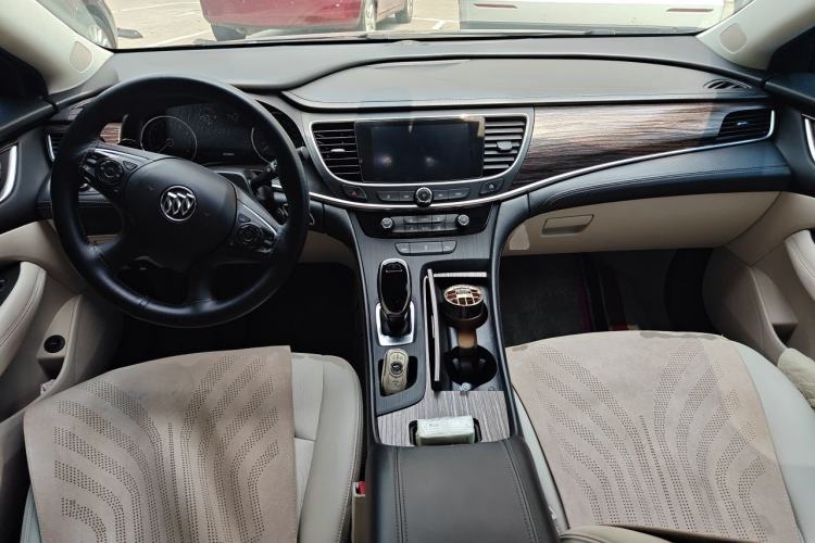 Used Buick LaCrosse 2019 28T Elite Edition Center Console