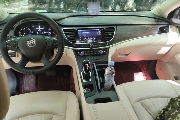 Used Buick LaCrosse 2019 28T Avenir Center Console