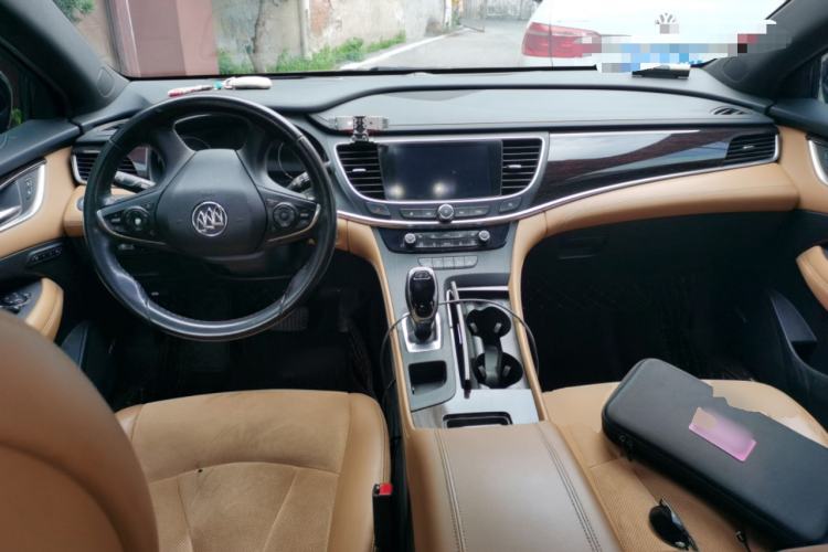 Used Buick LaCrosse 2019 28T Prestige Model Center Console