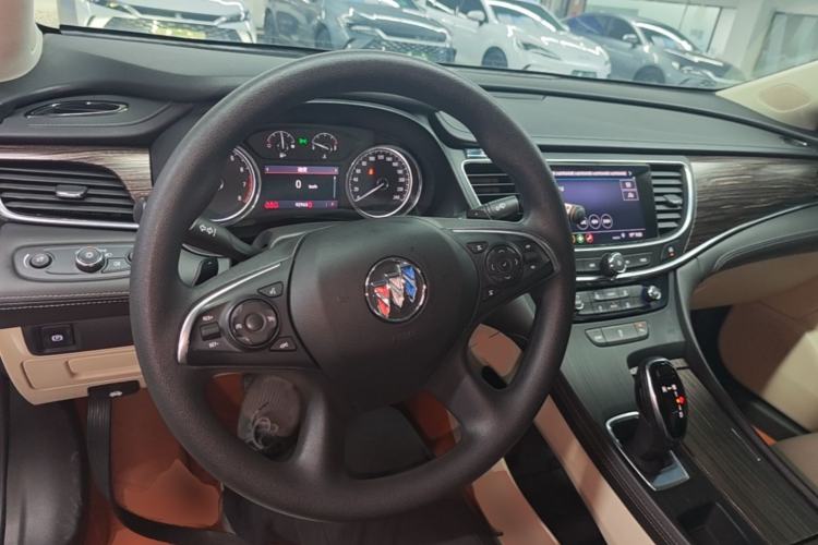 Used Buick LaCrosse 2019 28T Elite Edition Center Console