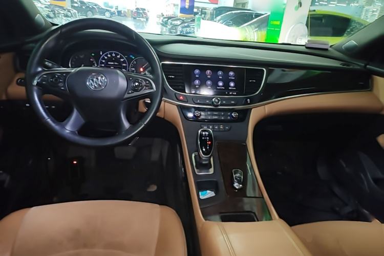 Used Buick LaCrosse 2019 28T Prestige Model Center Console
