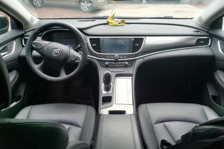Used Buick LaCrosse 2019 28T Luxury Version Center Console