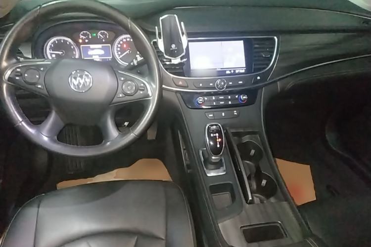 Used Buick LaCrosse 2019 28T Luxury Version Center Console