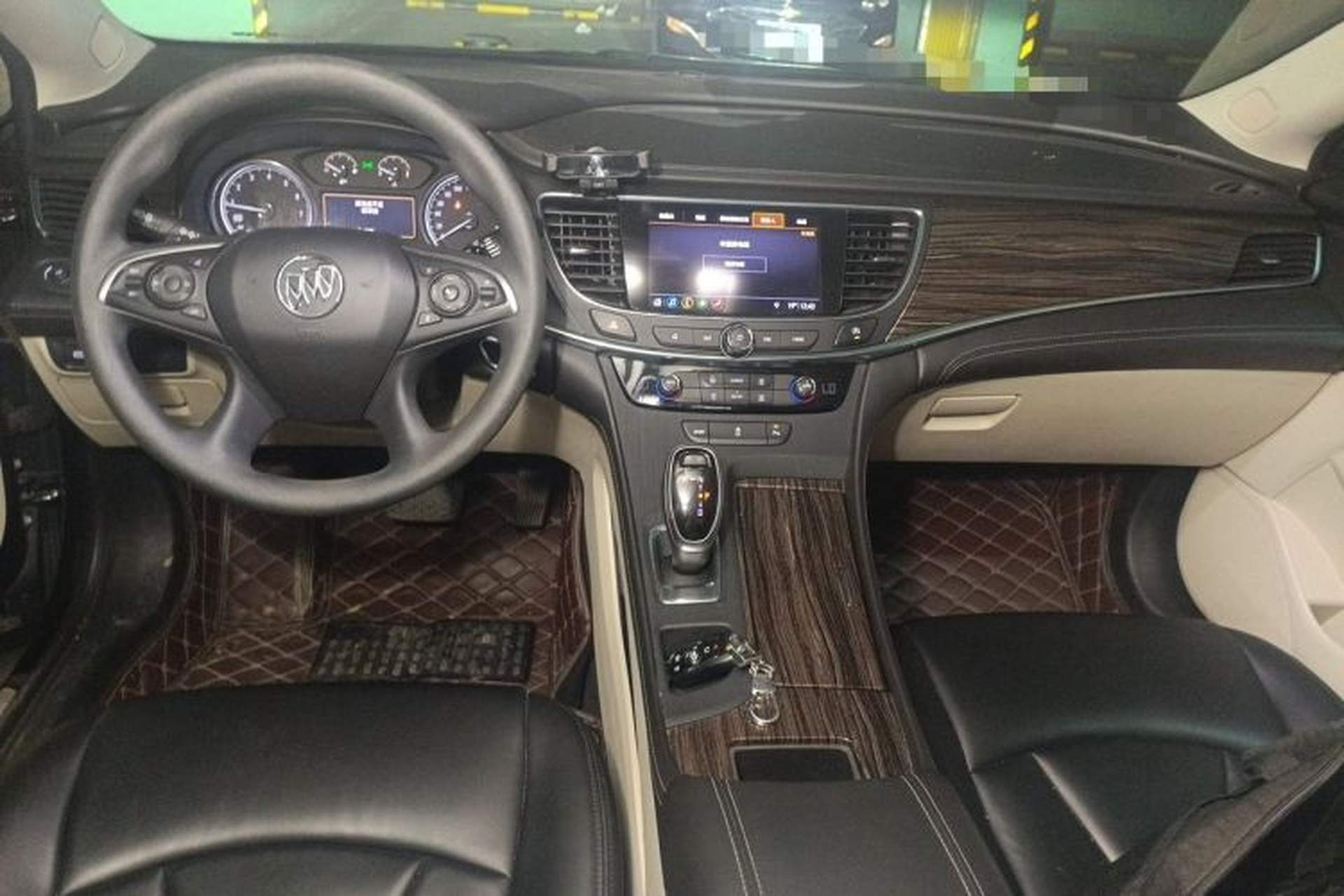 Used Buick LaCrosse 2019 28T Elite Edition Center Console