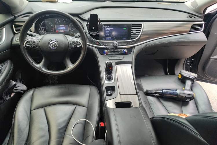 Used Buick LaCrosse 2019 28T Luxury Version Center Console