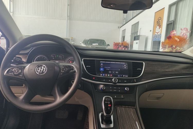 Used Buick LaCrosse 2019 28T Elite Edition Center Console