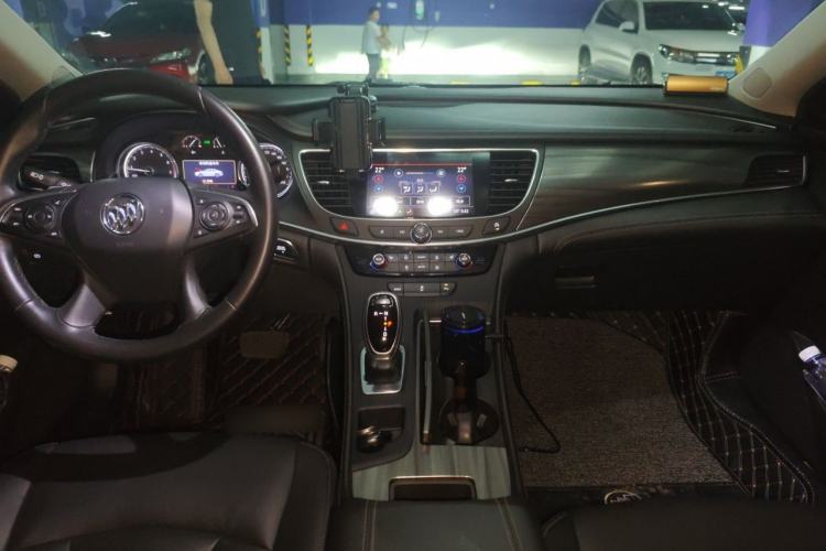 Used Buick LaCrosse 2019 28T Luxury Version Center Console