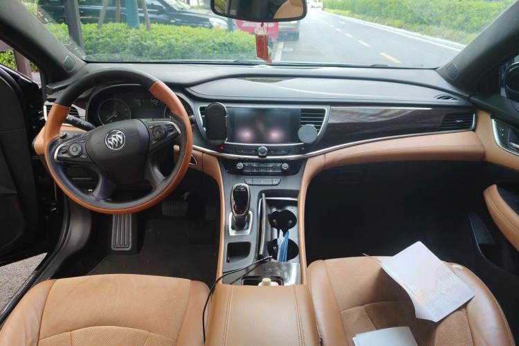 Used Buick LaCrosse 2019 28T Elite Edition Center Console