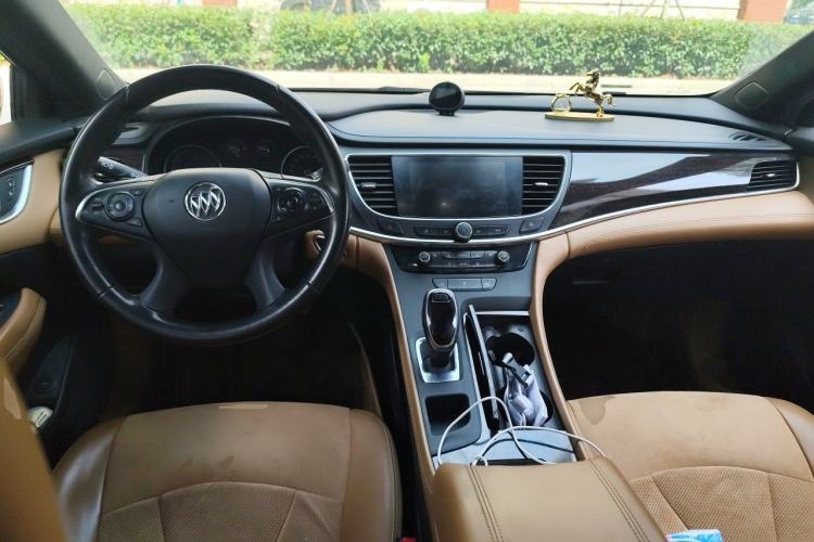 Used Buick LaCrosse 2019 28T Elite Edition Center Console