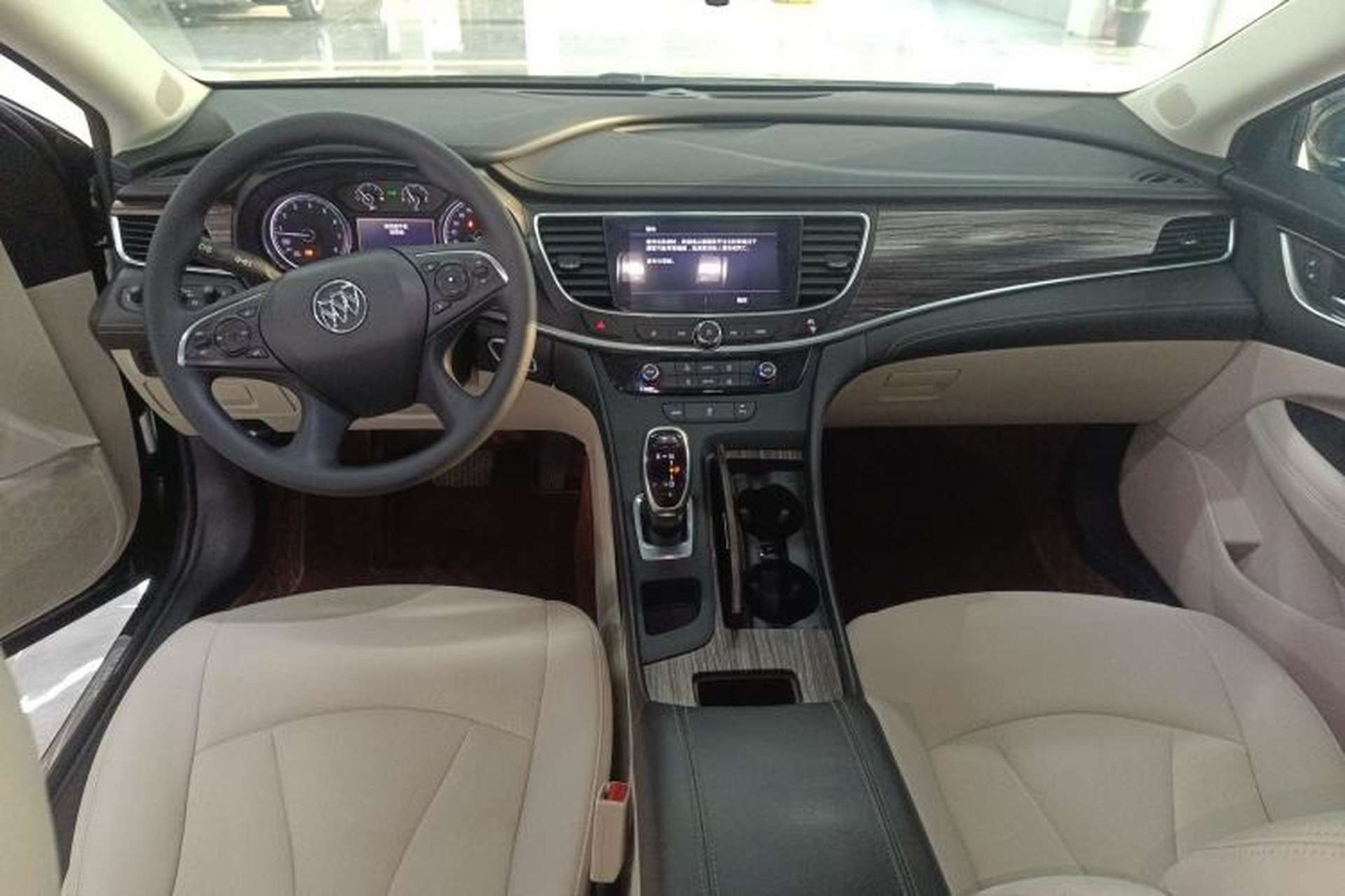 Used Buick LaCrosse 2019 28T Elite Edition Center Console