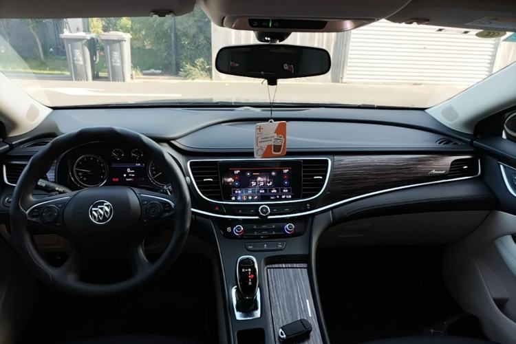 Used Buick LaCrosse 2019 28T Elite Edition Center Console