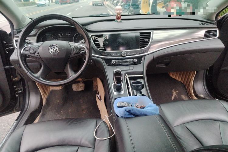 Used Buick LaCrosse 2019 28T Luxury Version Center Console