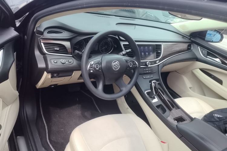 Used Buick LaCrosse 2019 28T Elite Edition Center Console