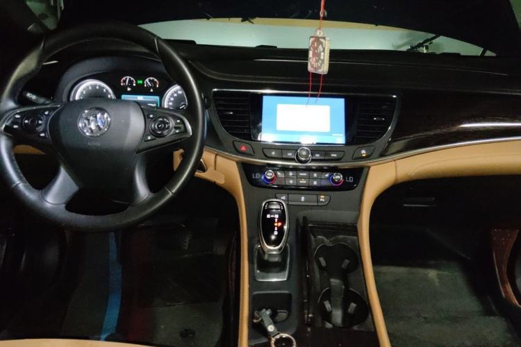 Used Buick LaCrosse 2019 28T Elite Edition Center Console